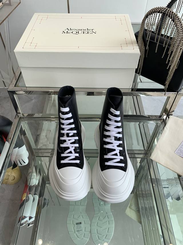 男40Alexander Mcqueen 麦昆 24Ss早春新款厚底运动鞋 原版1:1开发，大底原版开膜tpu底，面料：全粒面小牛皮+1:1进口帆布，内里牛皮